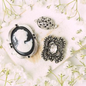 Neumann clasp collection Taos