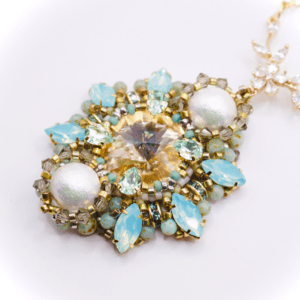 ASTBURY pendant beading tutorial by Laura Embrey