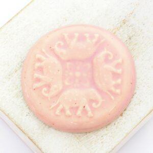 36 mm Whispers in Jaipur Beadingschool Art Cabochon Soft Pink on light clay x 1 pc(s)