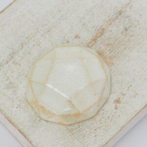 26 mm Faceted Round Beadingschool Art Cabochon Pearly Cream on light clay x 1 pc(s)