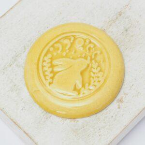 31 mm Hoppity Bunny Beadingschool Art Cabochon Tuscan Yellow on light clay x 1 pc(s)